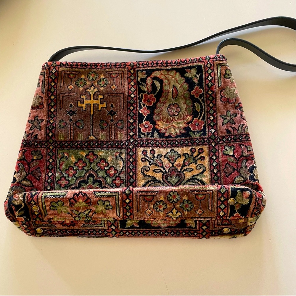MENA New York Purse